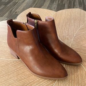 NWOB Franco Sarto Lydia Bootie Brown with Zip